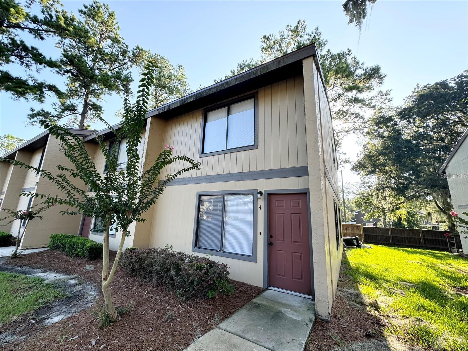 2300 Sw 43rd St #m4 Property Photo 1