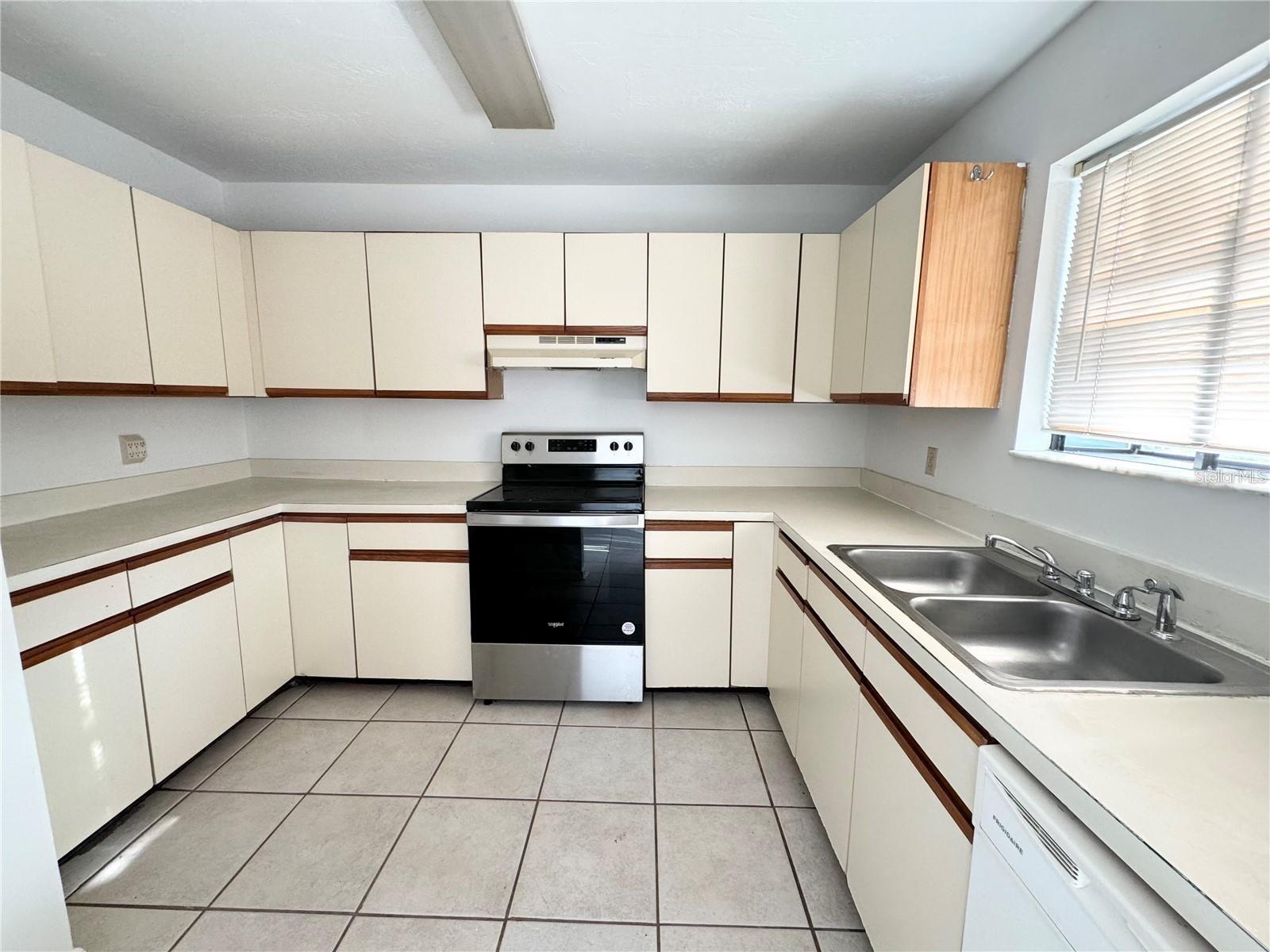2300 Sw 43rd St #m4 Property Photo 2