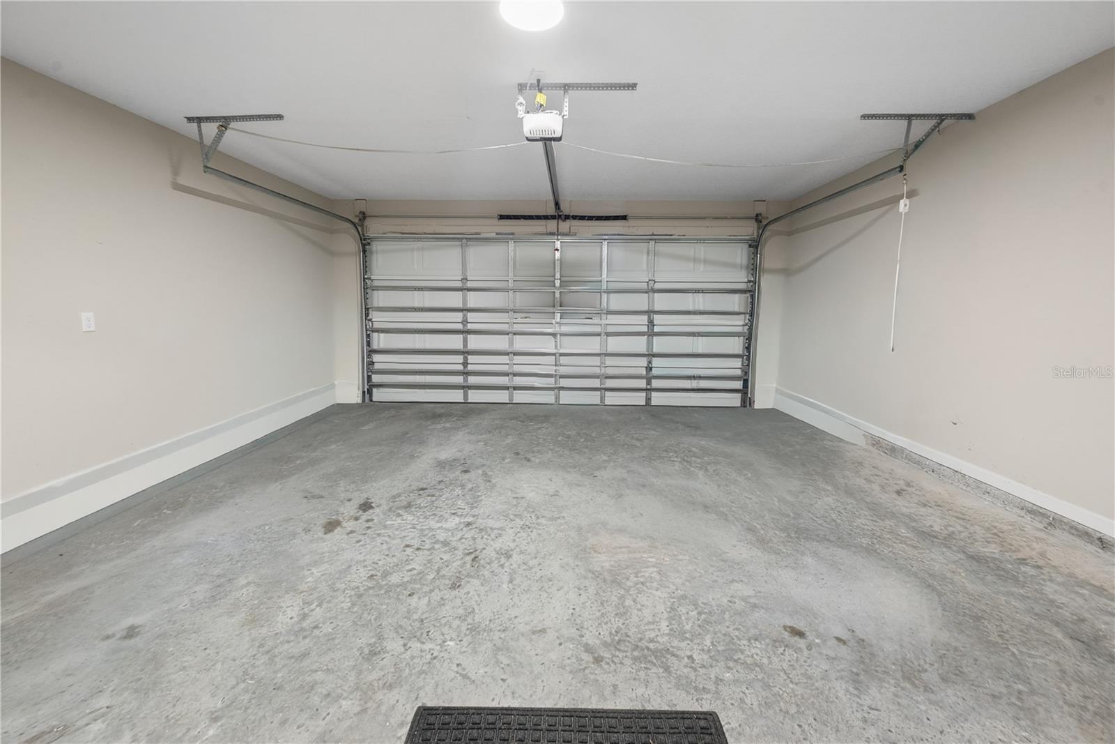 111 Breezeway Ave Property Photo 33