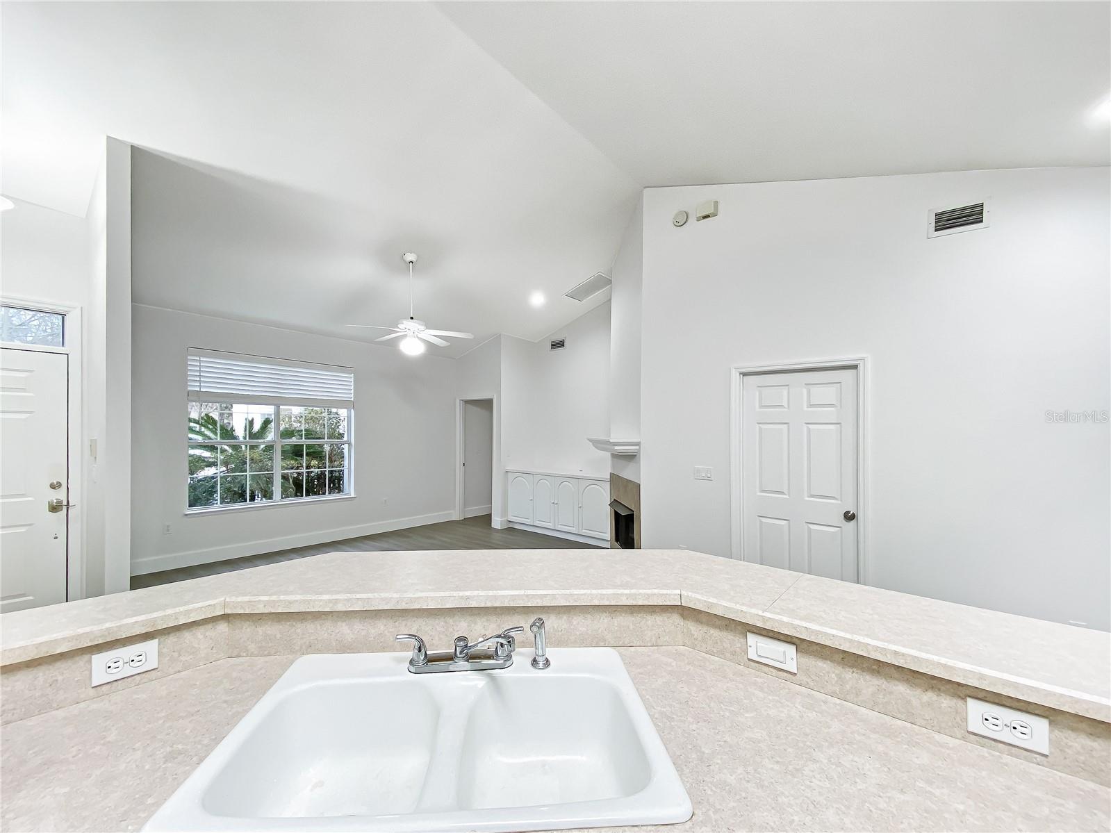 10301 Sw 52nd Ave Property Photo 6