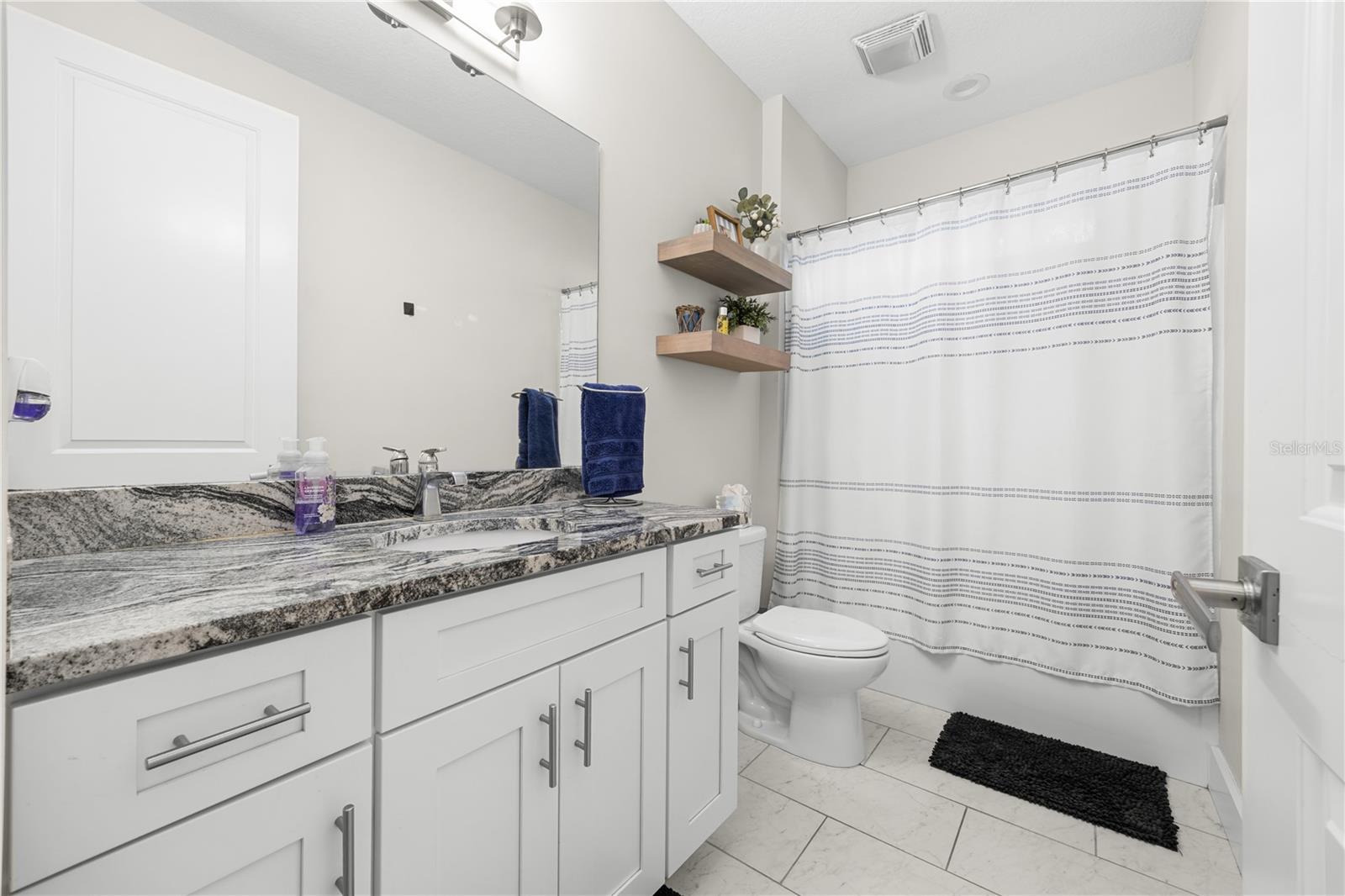 619 Sw Bellflower Property Photo 22