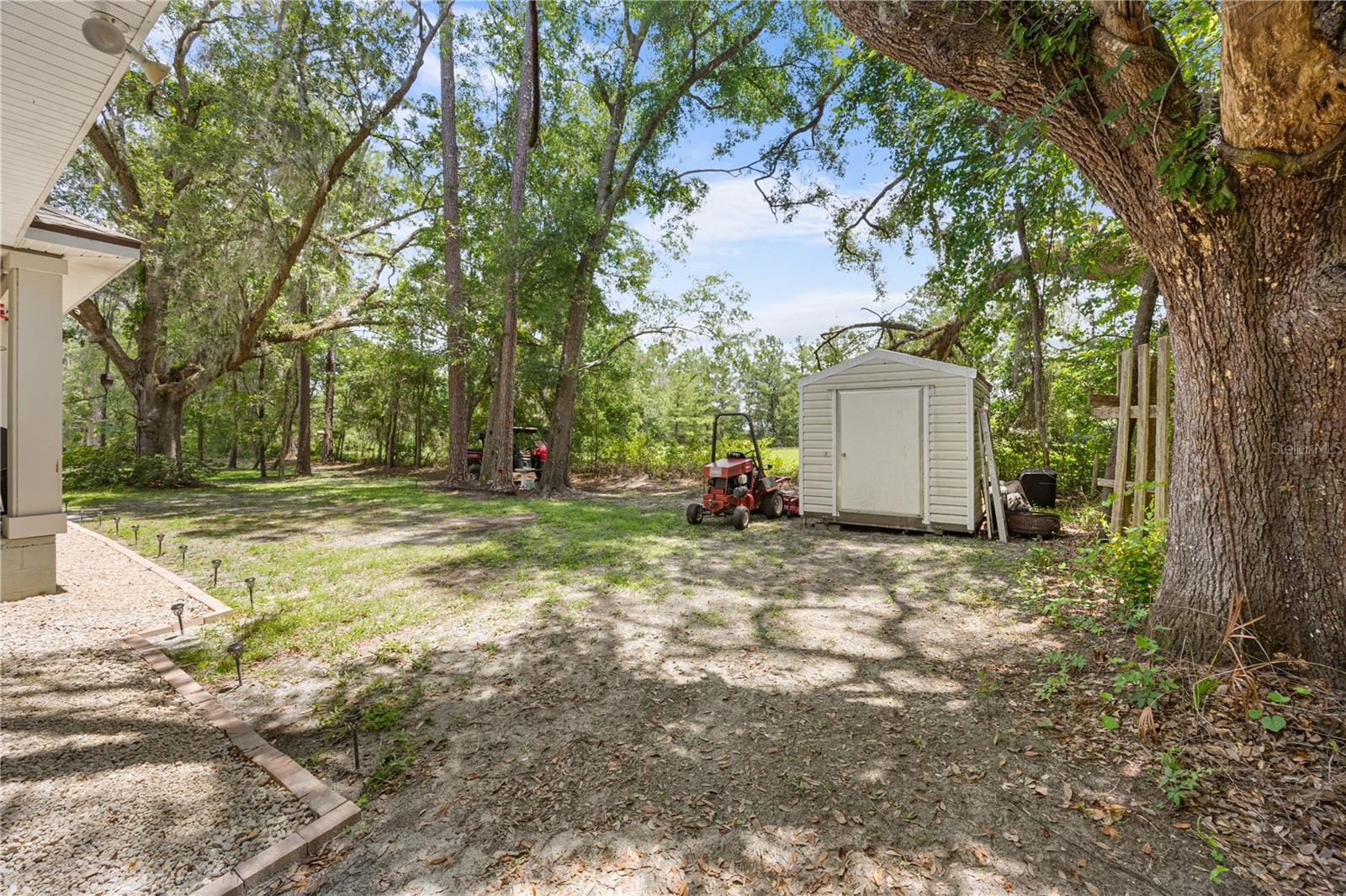 619 Sw Bellflower Property Photo 36