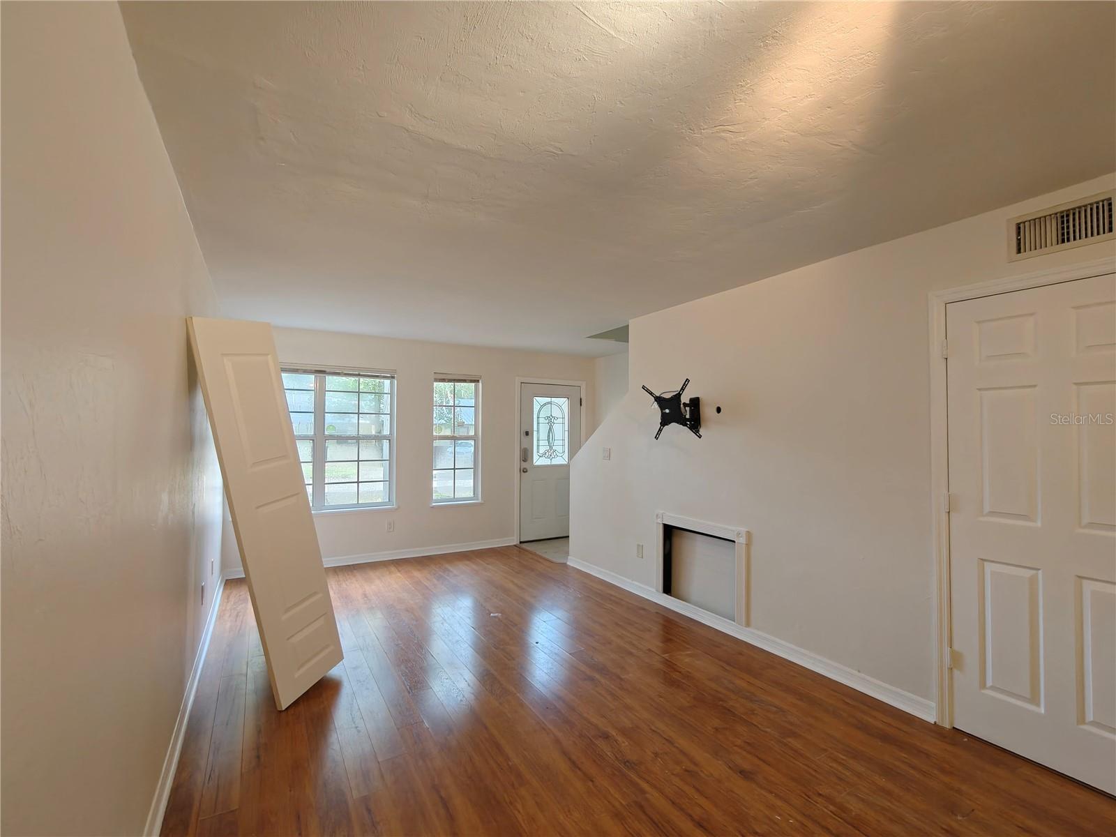 620 Sw 10th Lane #4 Property Photo 2