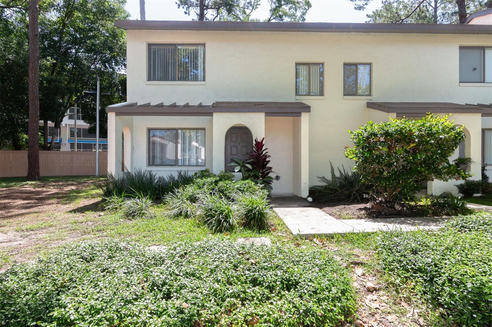 2635 Sw 35th Pl #301 Property Photo 1