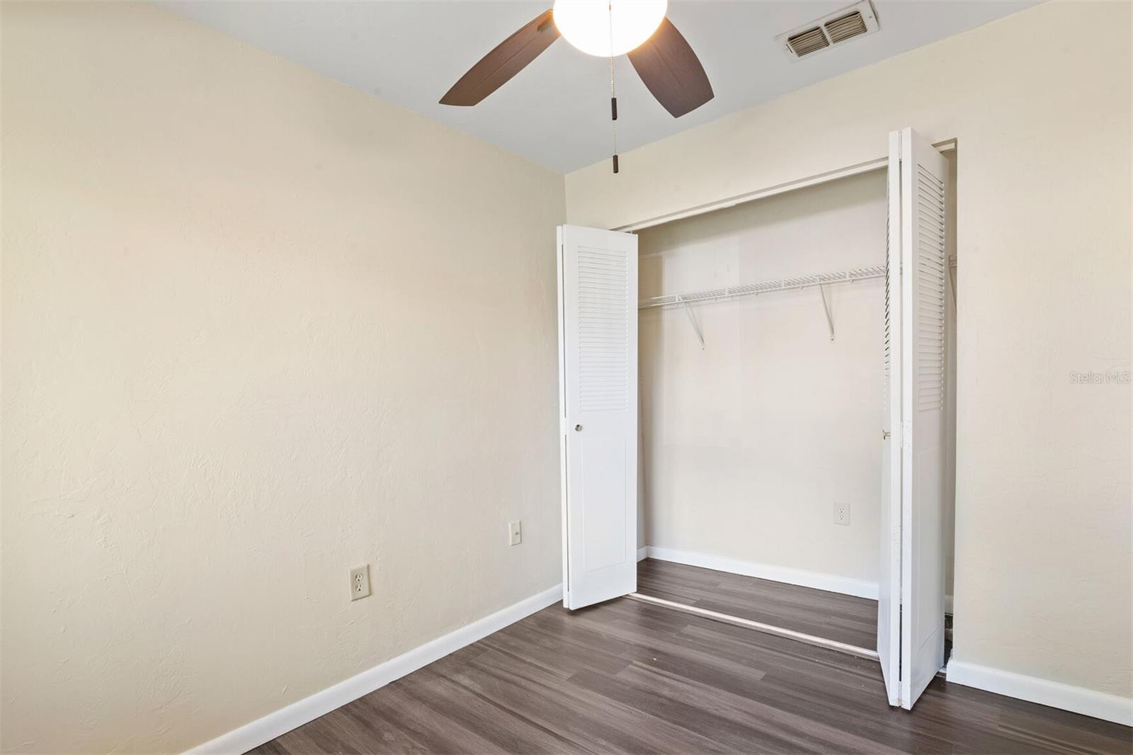 2635 Sw 35th Pl #301 Property Photo 5