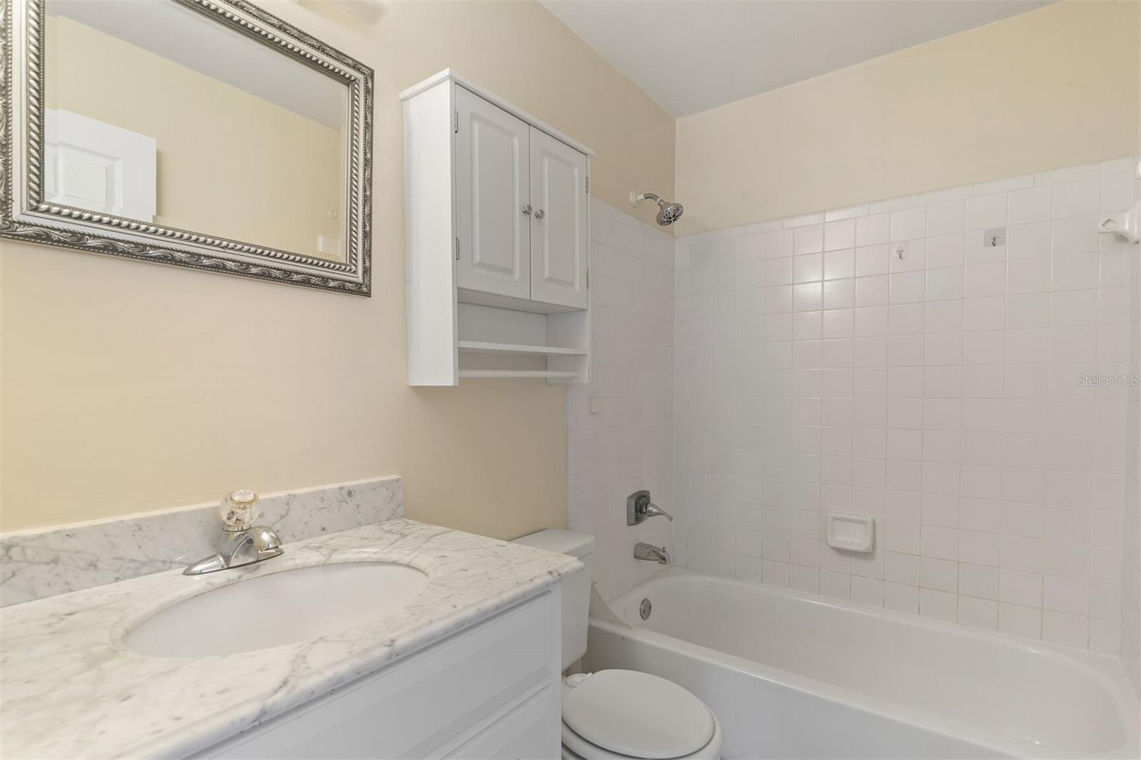 2635 Sw 35th Pl #301 Property Photo 17
