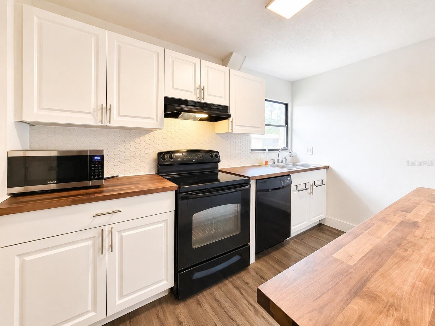 2811 Sw Archer Rd #z242 Property Photo 7