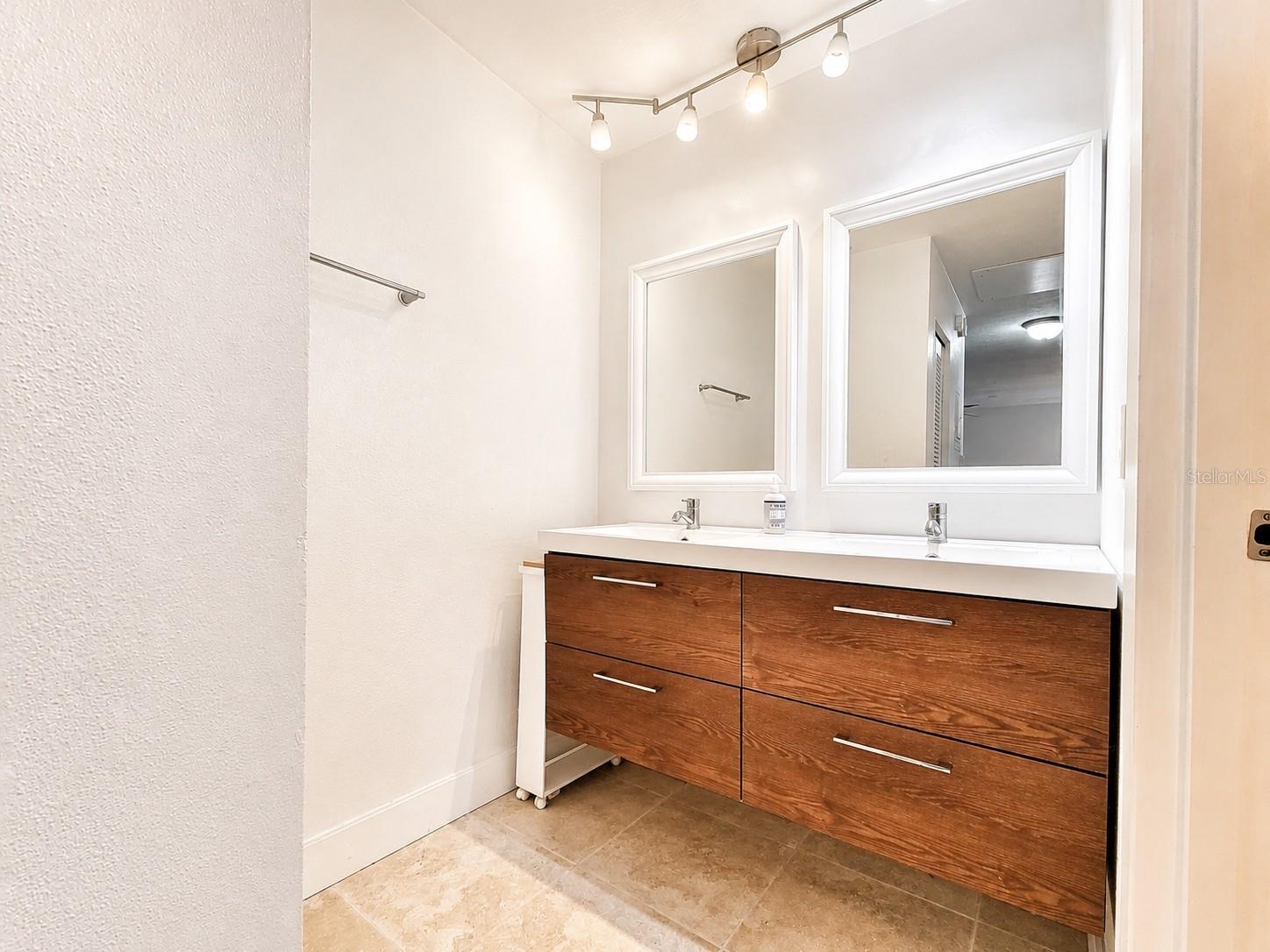 2811 Sw Archer Rd #z242 Property Photo 17