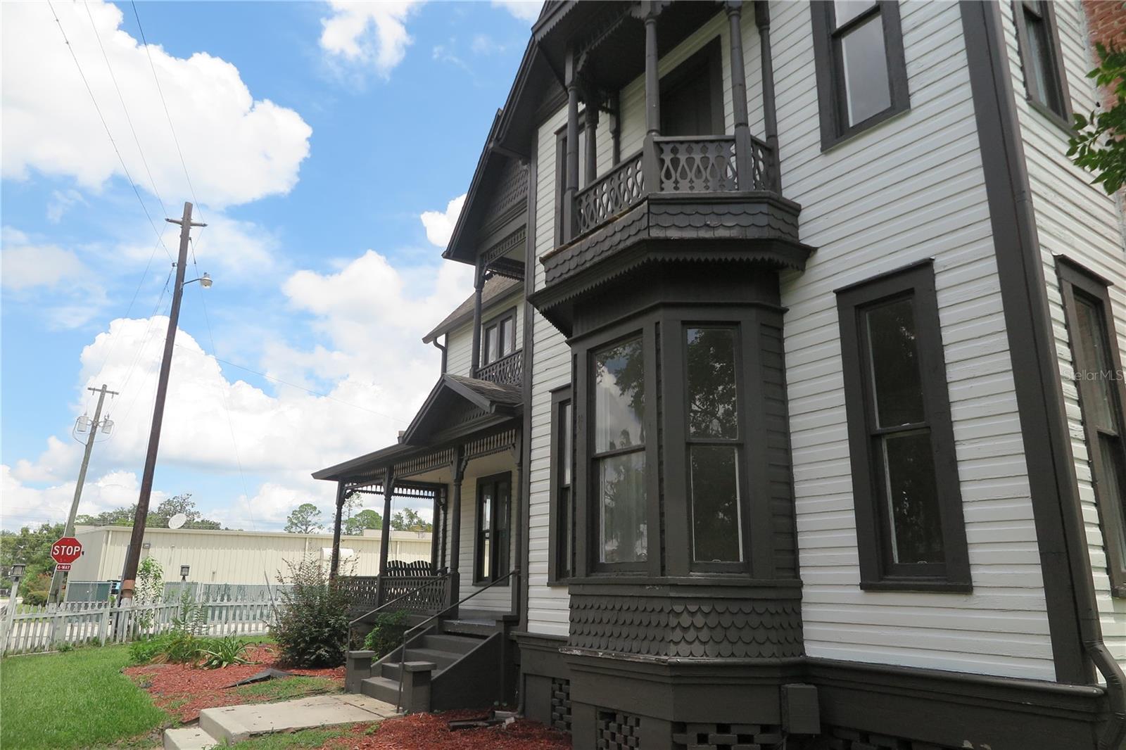 105 SE 1ST AVE
