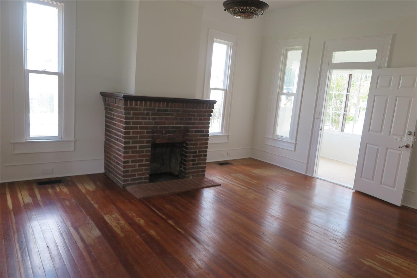 105 Se 1st Ave Property Photo 12