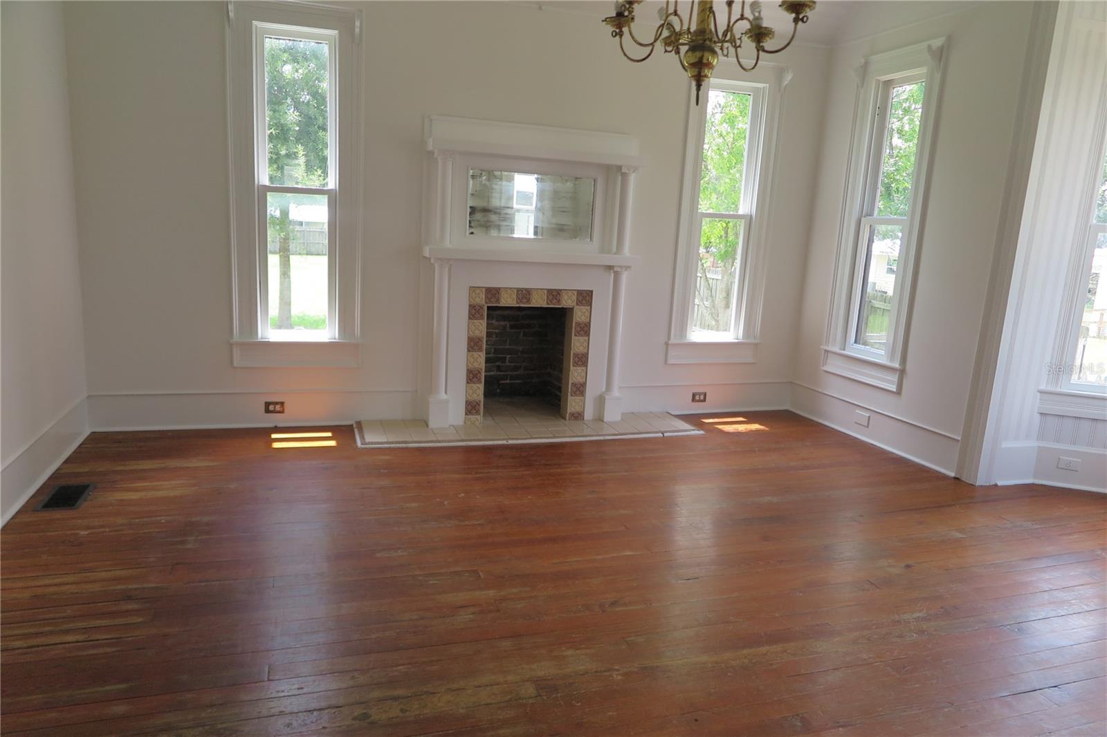 105 Se 1st Ave Property Photo 16