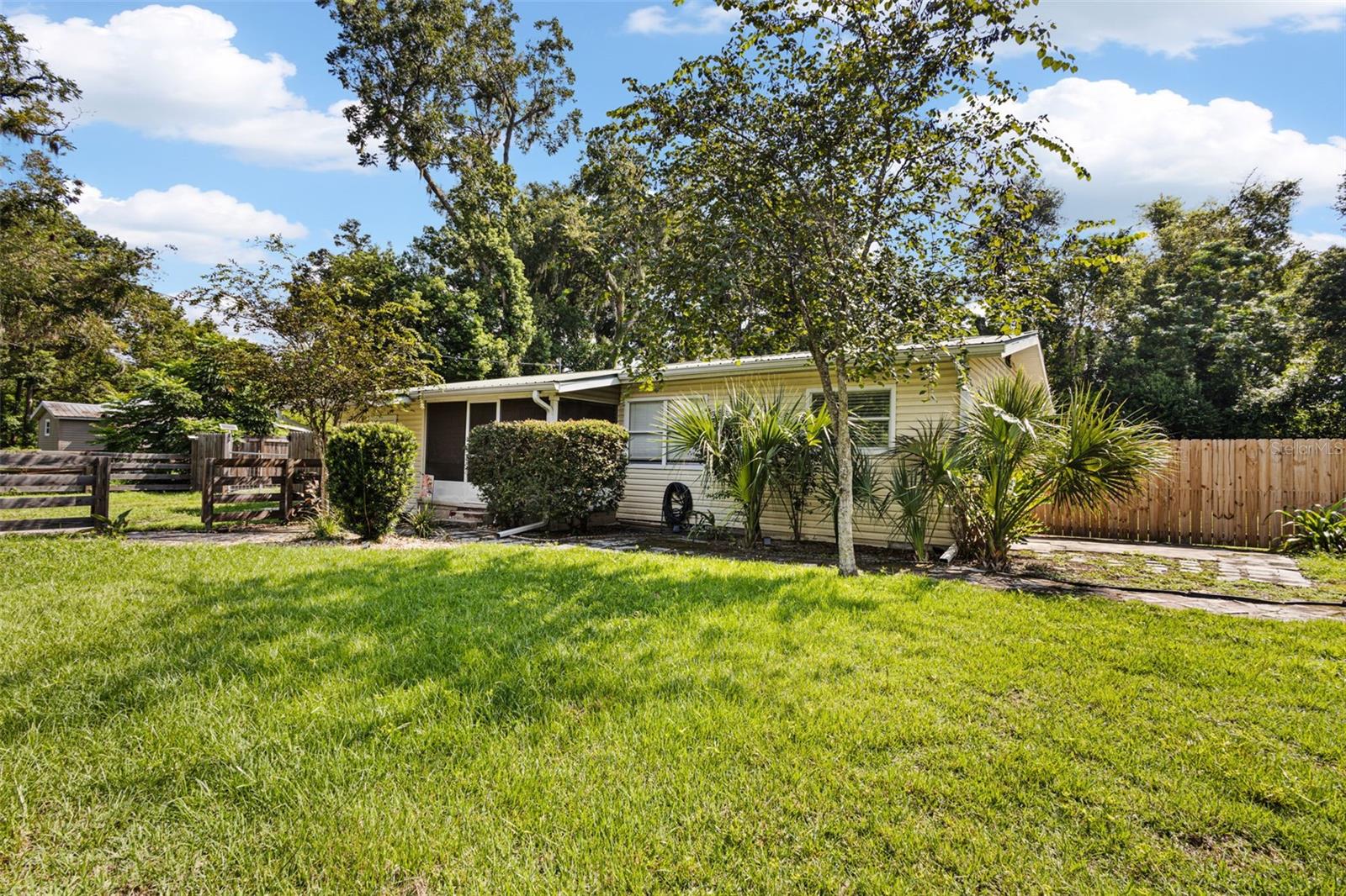 418 Ne 3rd St Property Photo 1