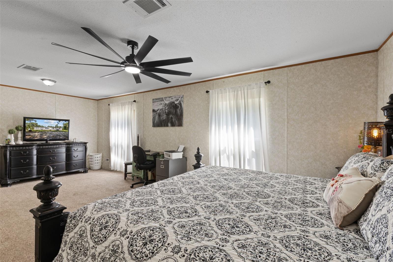 140 Sw Spaulding Ct Property Photo 3