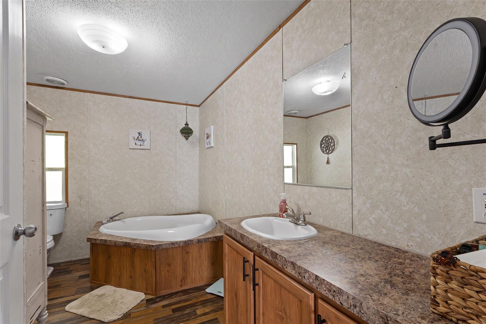 140 Sw Spaulding Ct Property Photo 12