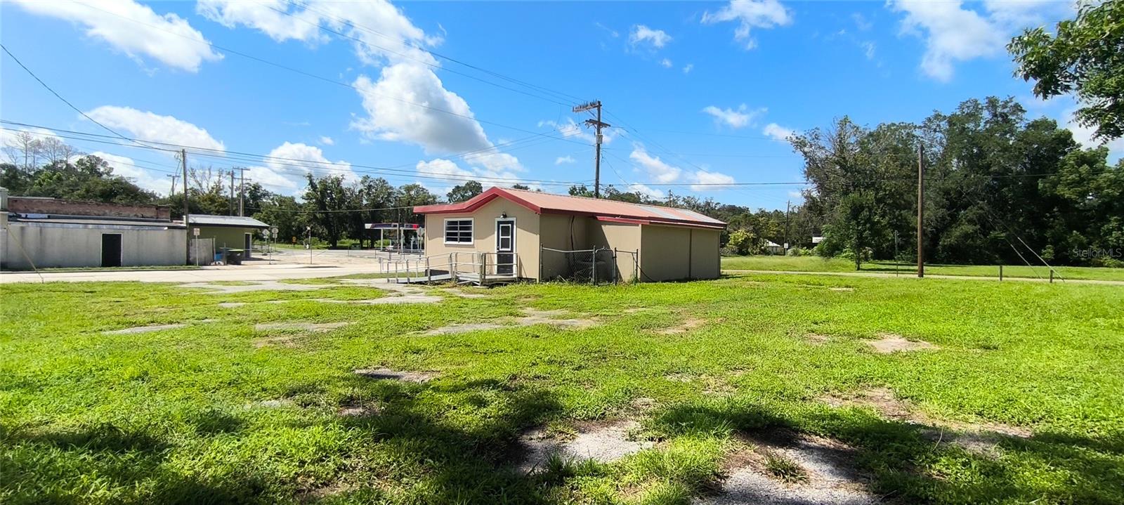 14610 Kennard St Property Photo 4