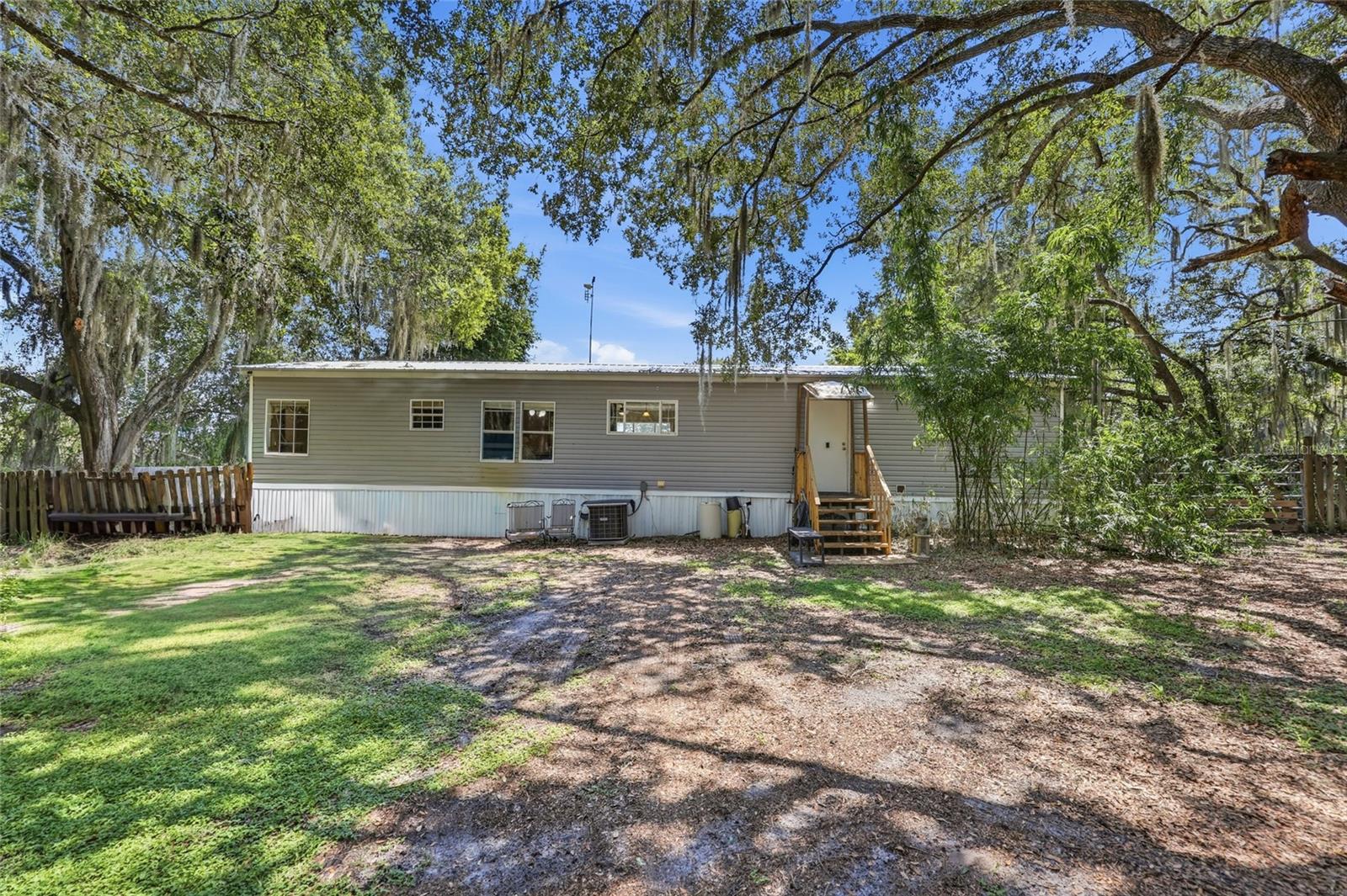 1837 State Road 20 Property Photo 2