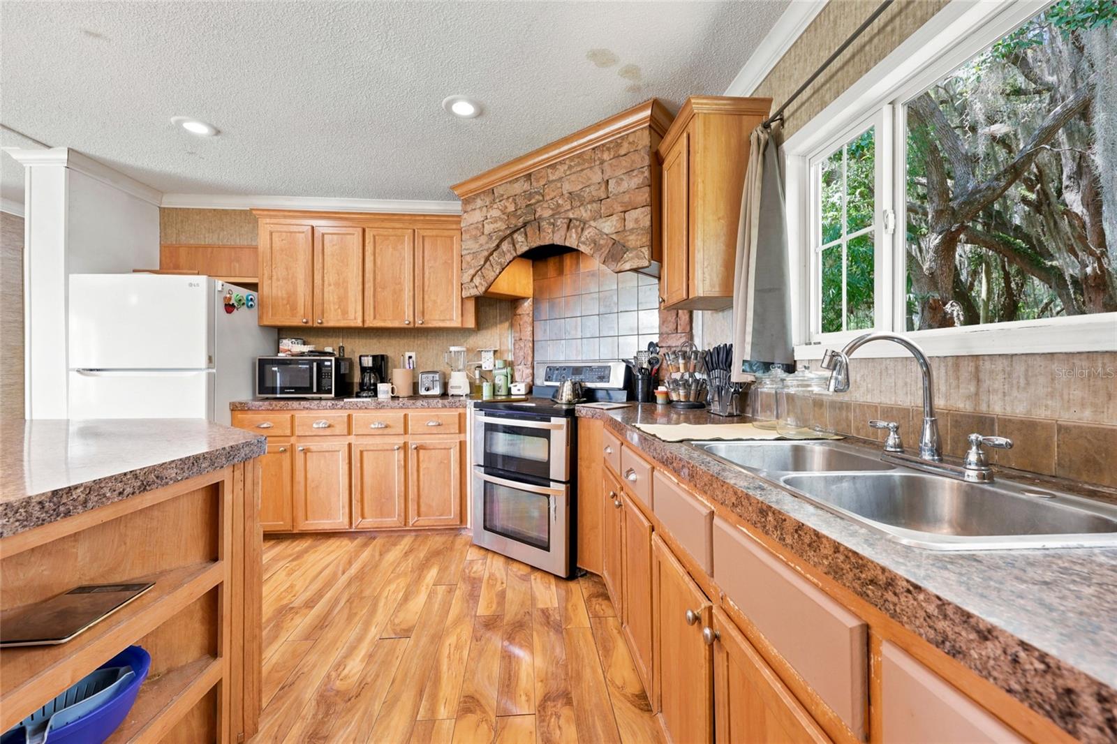 1837 State Road 20 Property Photo 4