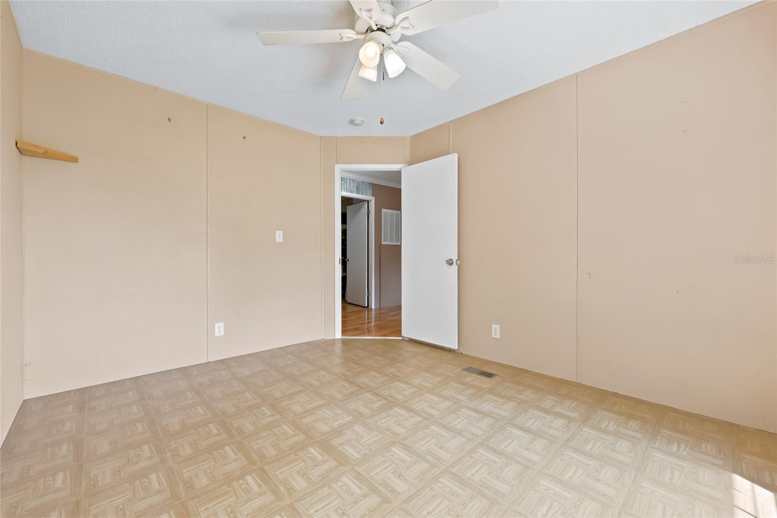 1837 State Road 20 Property Photo 17