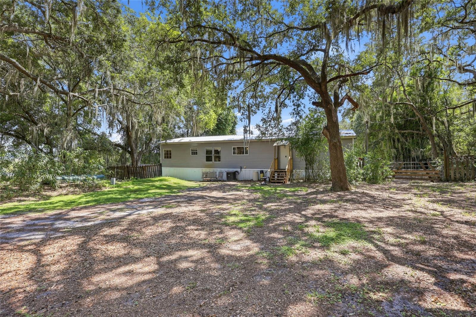 1837 State Road 20 Property Photo 29