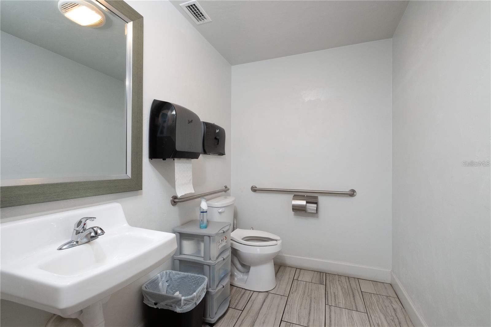 1725 N Main St Property Photo 17