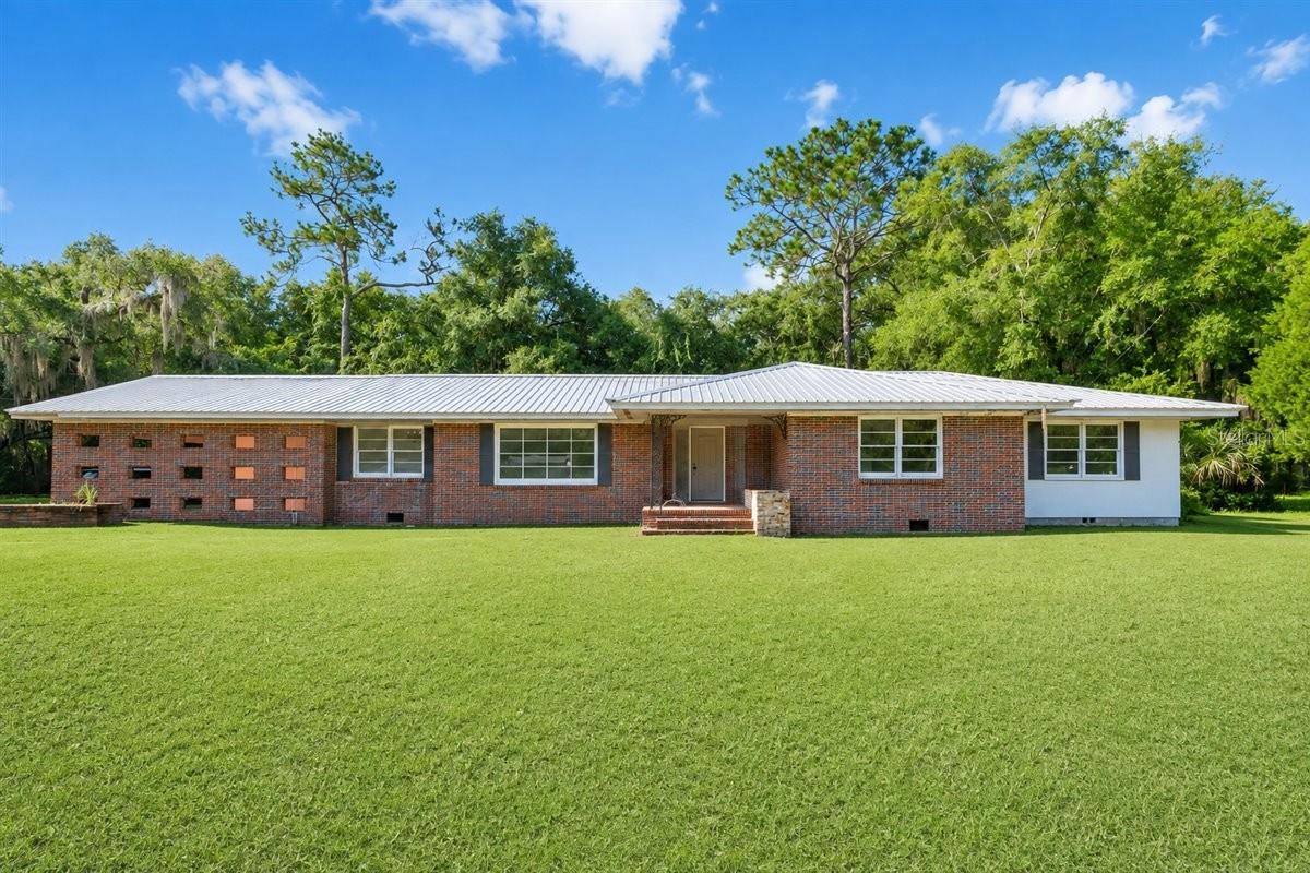 2107 Golf Dr Property Photo 1
