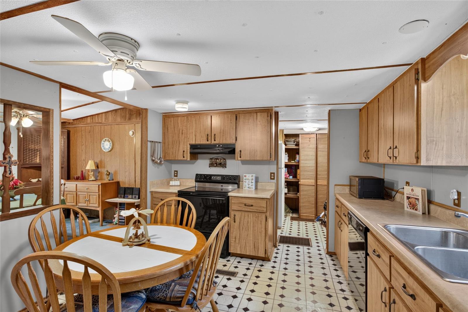 304 Colgate Loop Property Photo 15