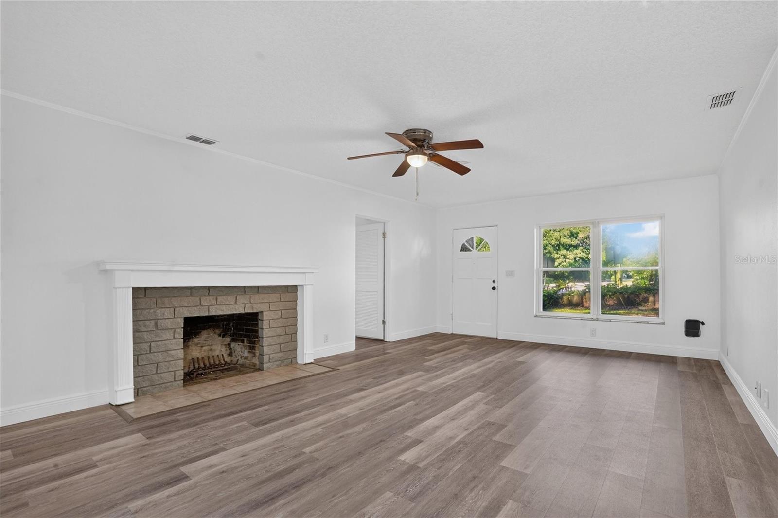 1202 Oranole Rd Property Photo 4