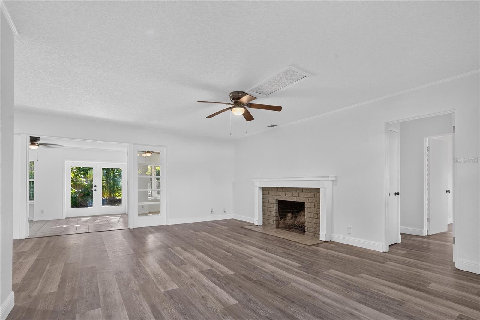 1202 Oranole Rd Property Photo 5