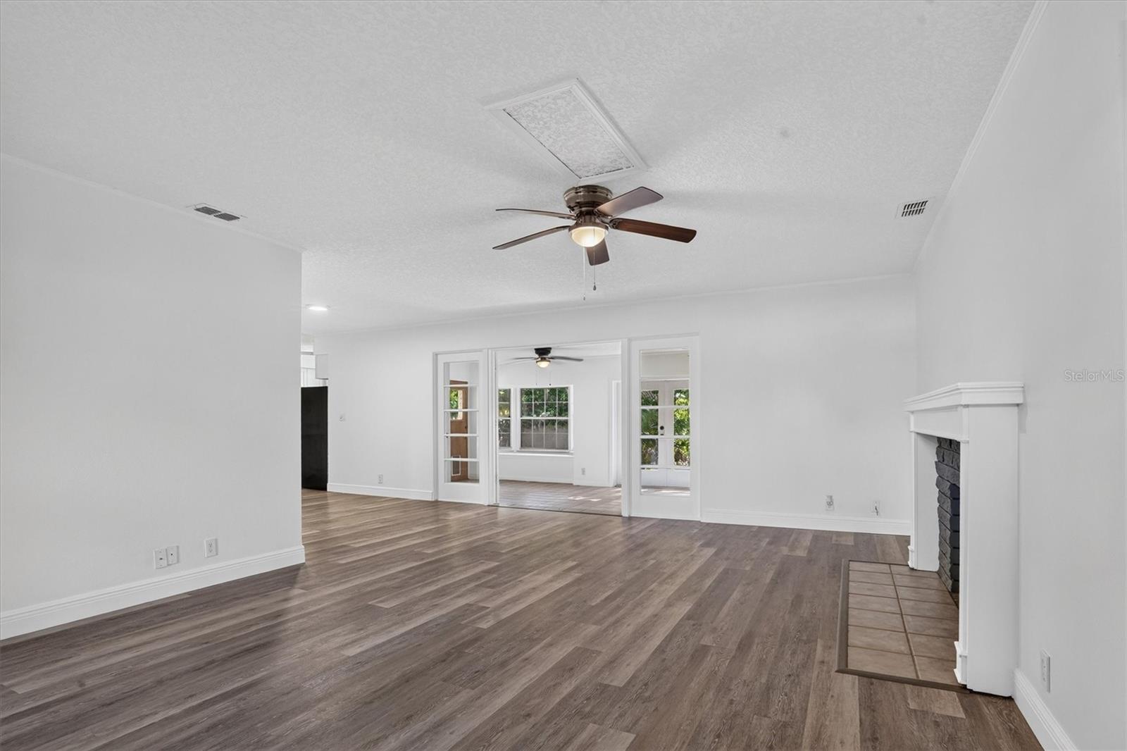 1202 Oranole Rd Property Photo 6