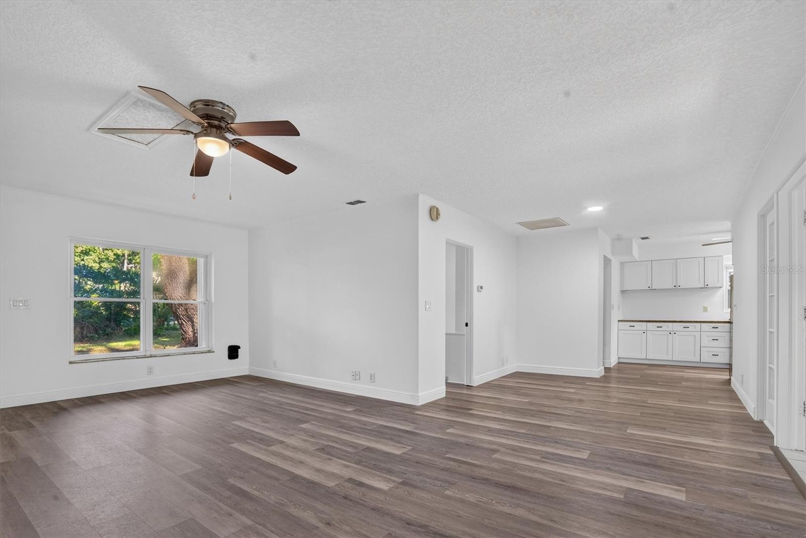 1202 Oranole Rd Property Photo 7