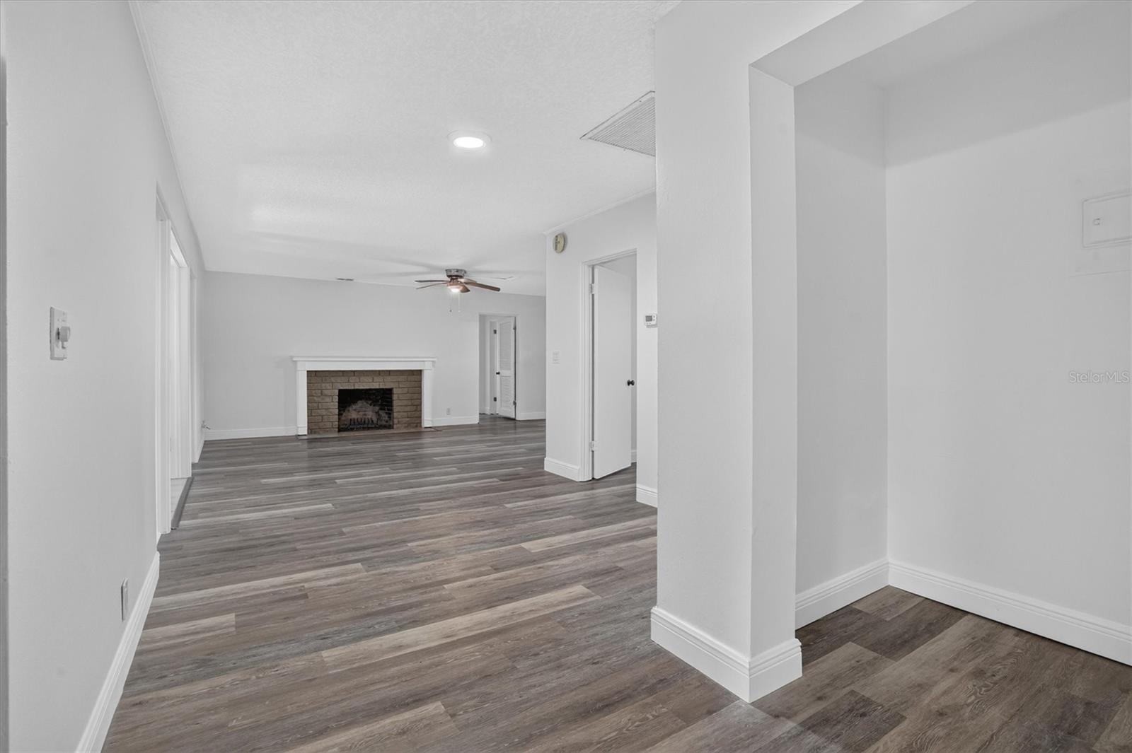 1202 Oranole Rd Property Photo 8