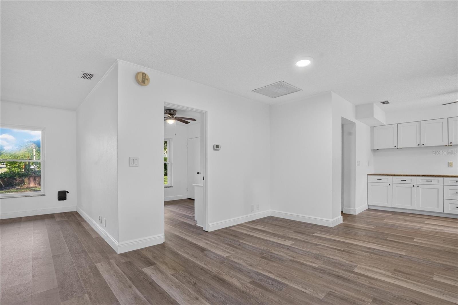 1202 Oranole Rd Property Photo 9