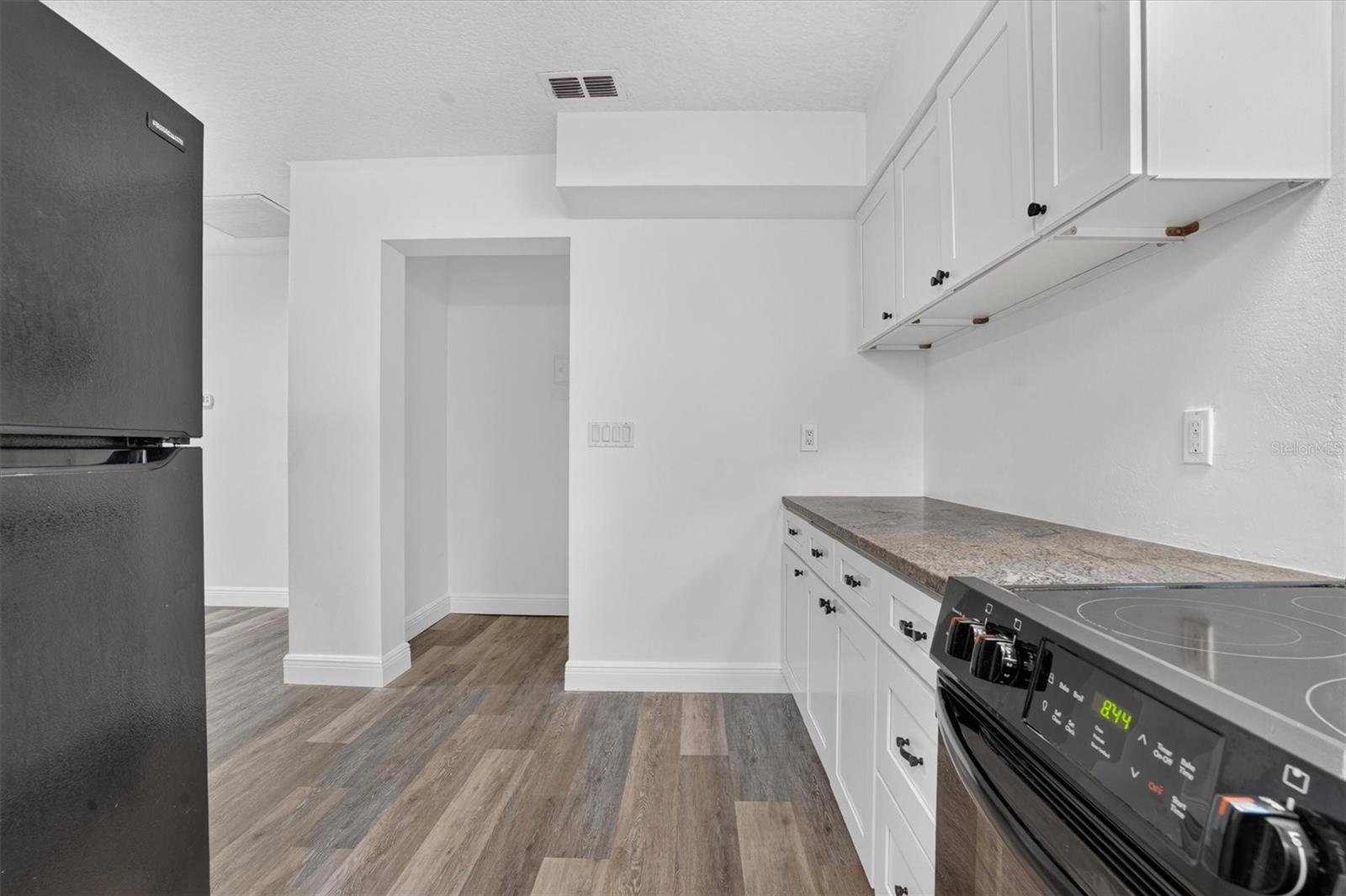 1202 Oranole Rd Property Photo 10