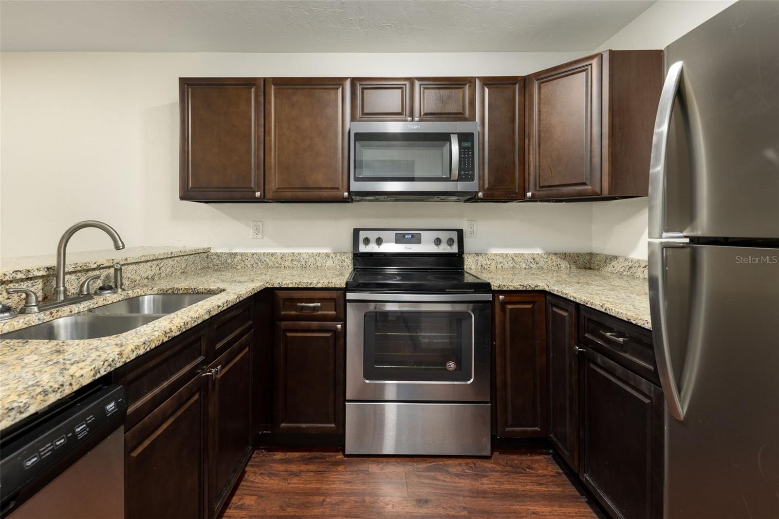 83 Se 16th Ave #e202 Property Photo 2