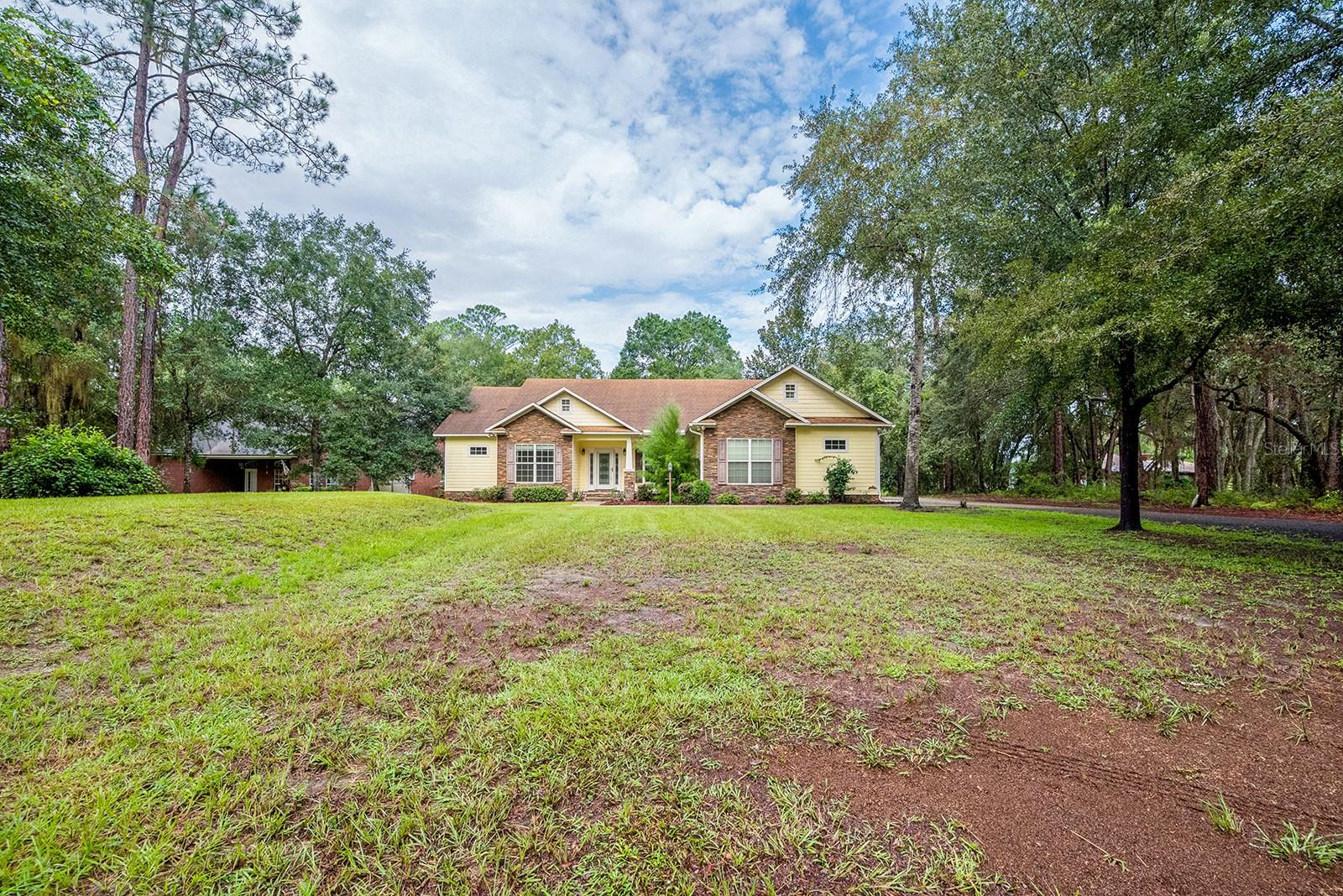 486 LAKESHORE DR
