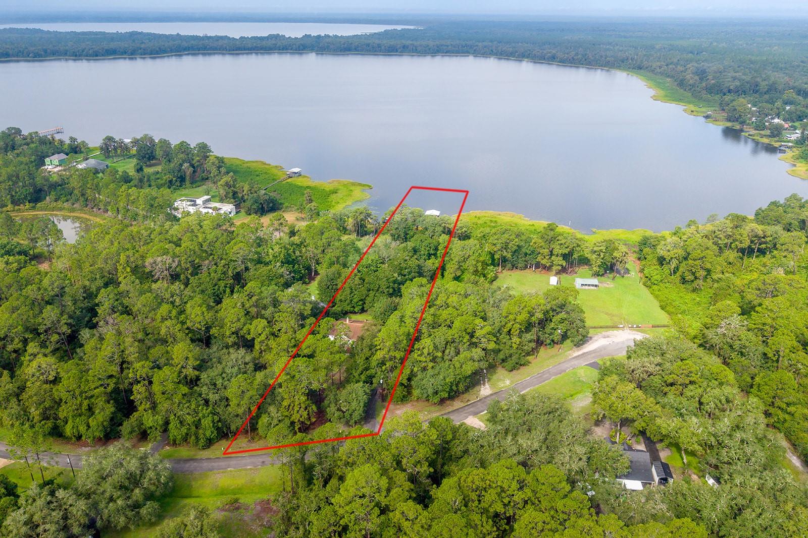 486 Lakeshore Dr Property Photo 18