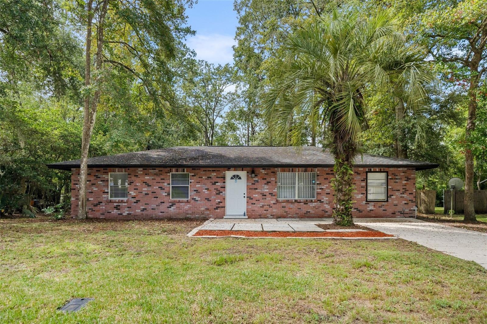 2827 Nw 42nd Pl Property Photo 1