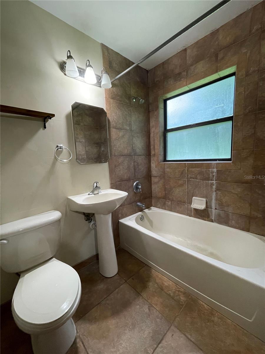 1410 Nw 55th Ter Property Photo 10