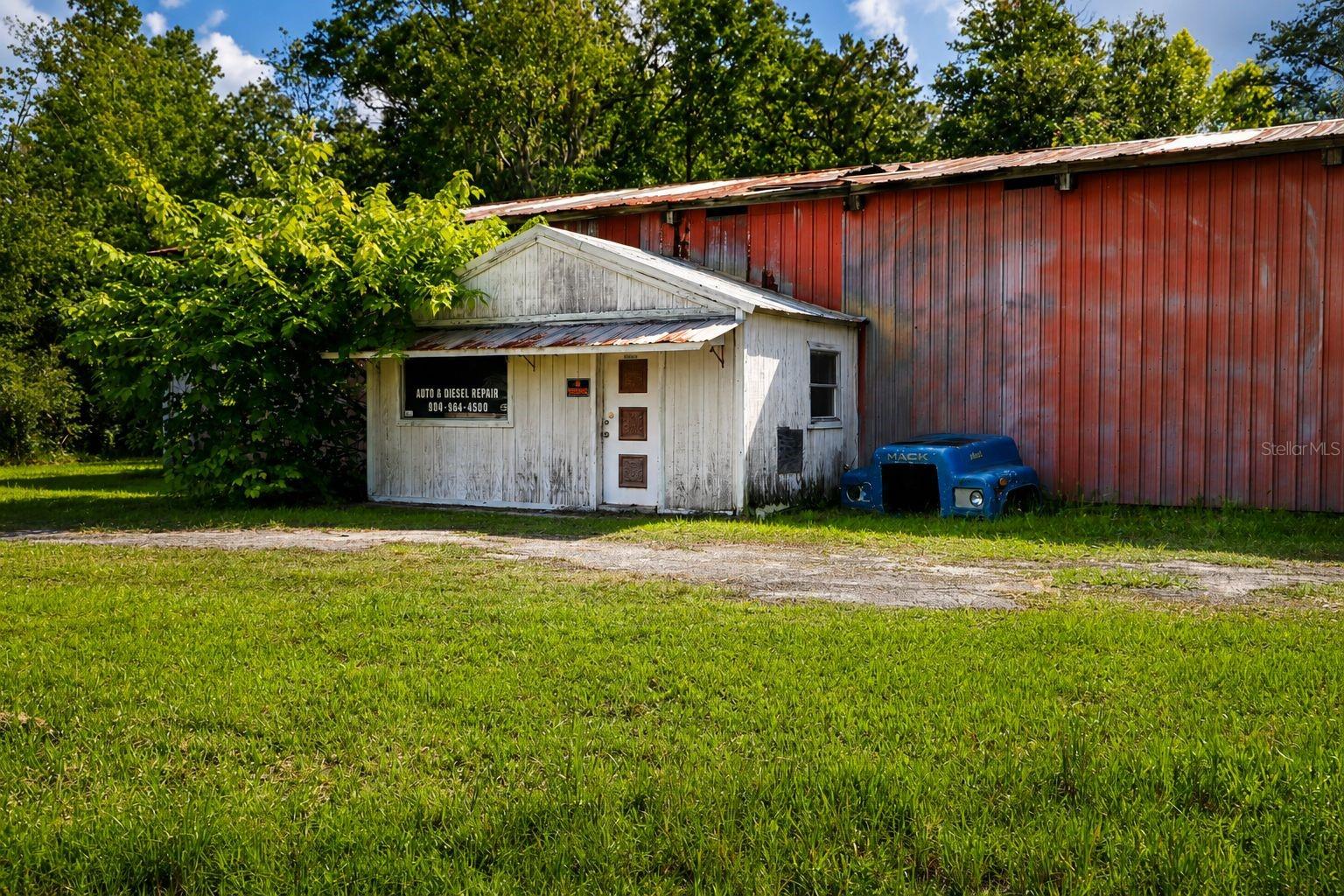 103 Container Rd Property Photo 2