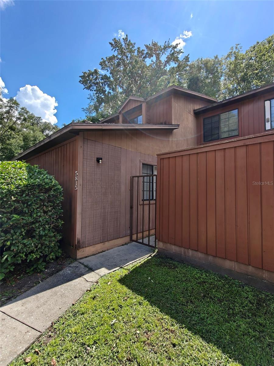 5815 SW 9TH PL Property Photo 1