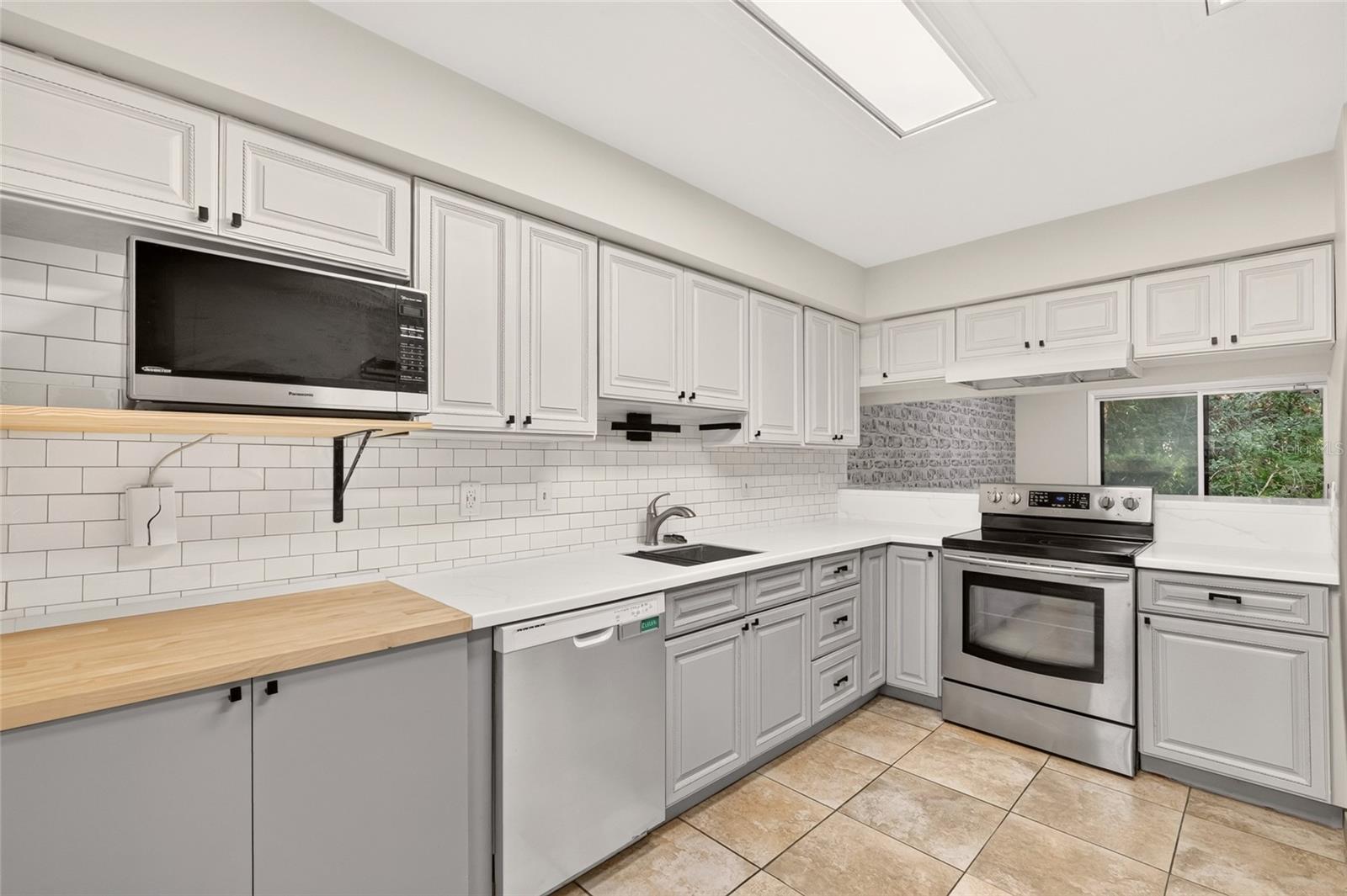 4411 Black Forest Way Property Photo 4