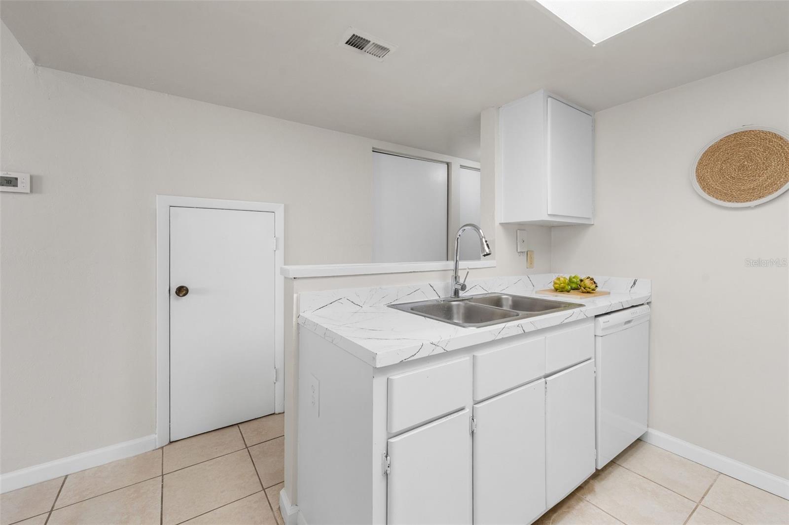 2508 Sw 35th Pl #j-58 Property Photo 7