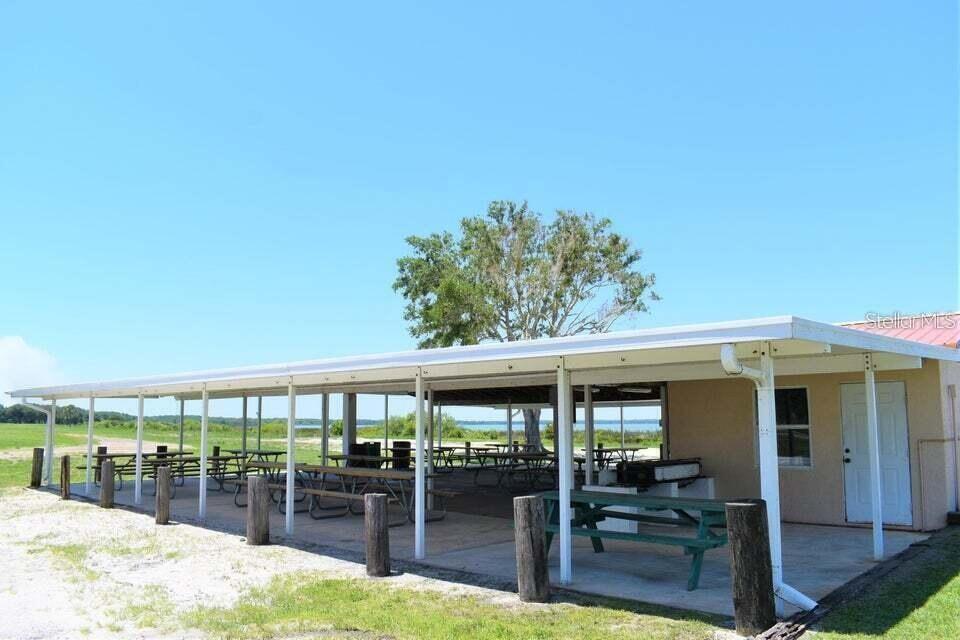 405 Pandora Dr Property Photo 8