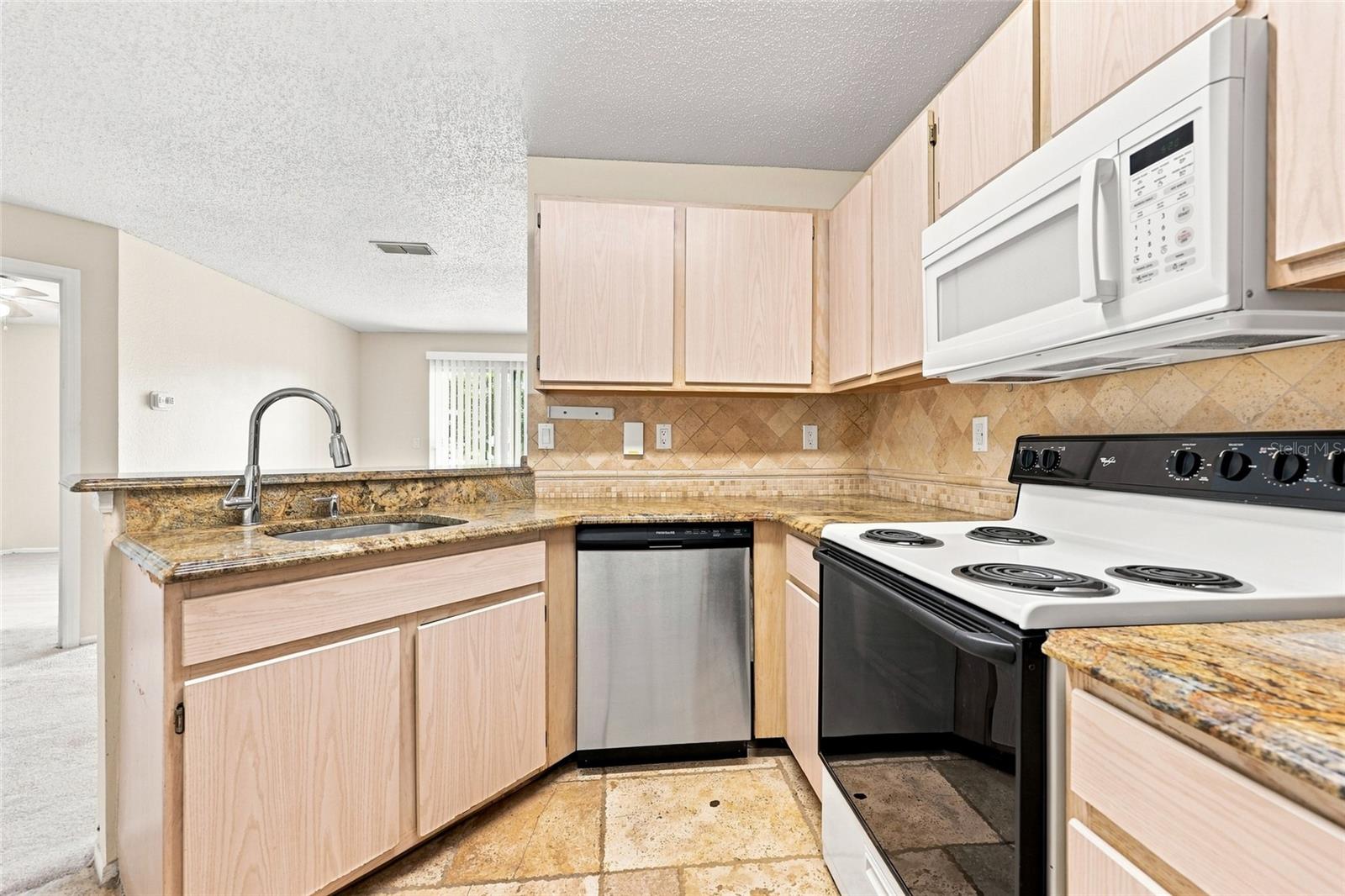 3705 Sw 27th St #1012 Property Photo 5