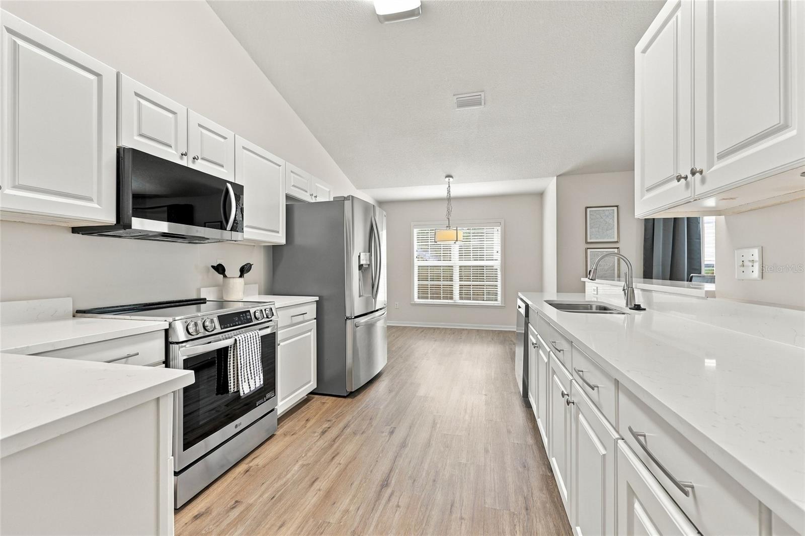 6907 Sw 82nd Ter Property Photo 8