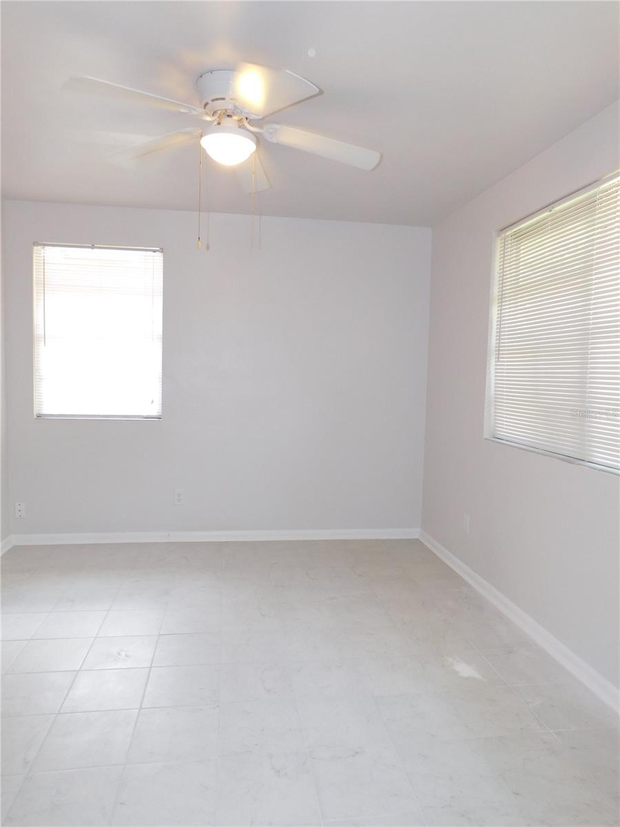 552 Ne 5th Ave Property Photo 3