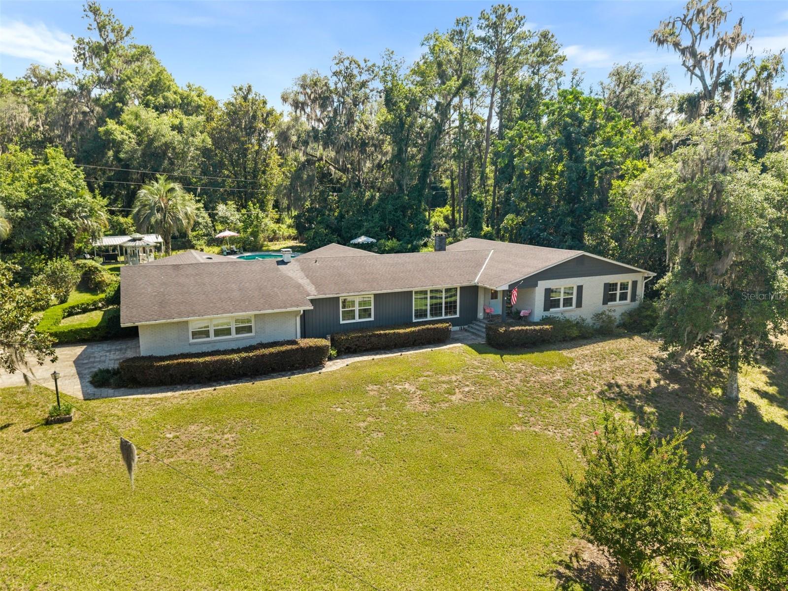 258 Se Hillside Pkwy Property Photo 1