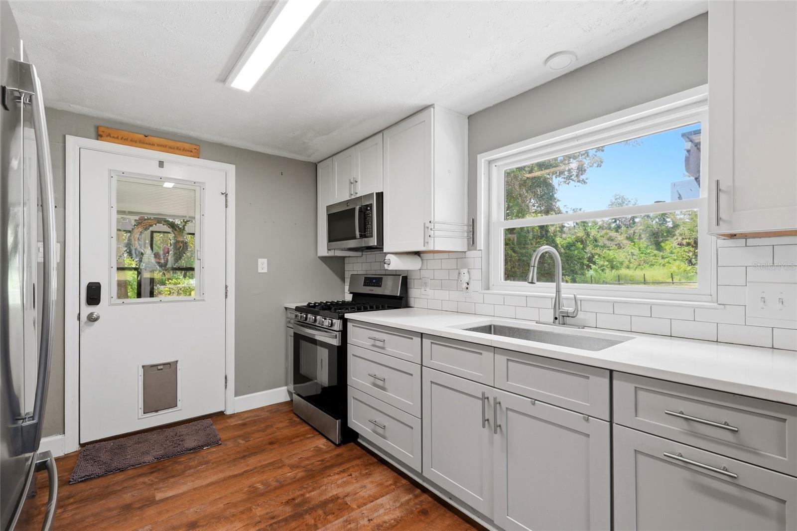 18467 Nw 57th Ct Property Photo 4