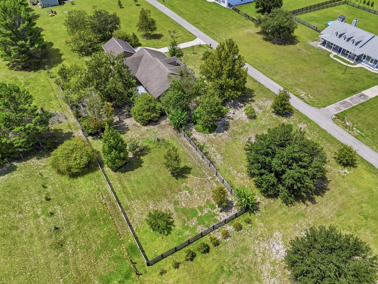25263 Nw 140th Ln Property Photo 6