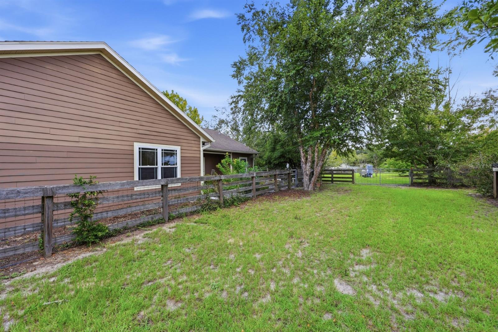 25263 Nw 140th Ln Property Photo 13